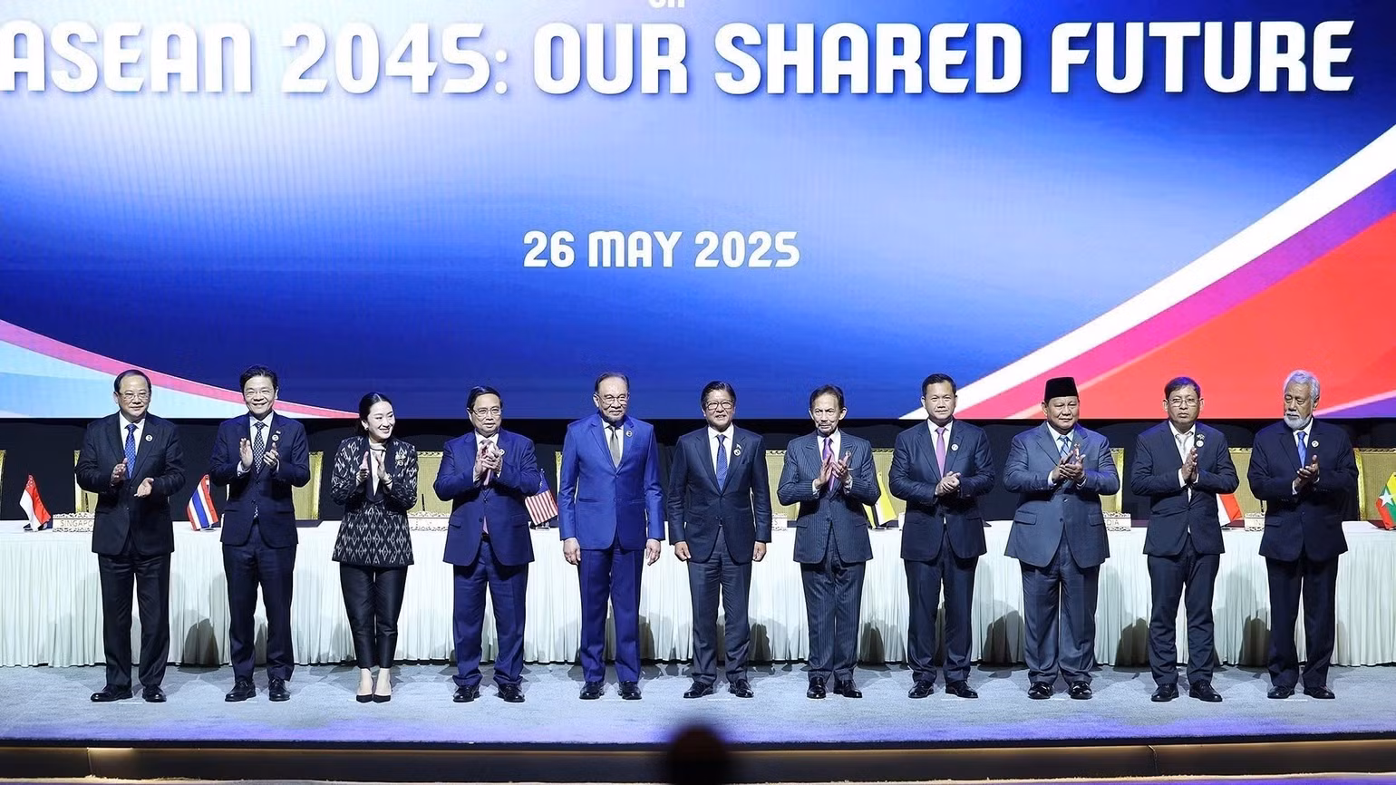 Thủ tướng Phạm Minh Chính cùng lãnh đạo các nước ASEAN và Timor-Leste ký Tuyên bố Kuala Lumpur “ASEAN 2045: Tương lai chung của chúng ta". (Ảnh: Dương Giang/TTXVN) Thủ tướng Phạm Minh Chính cùng lãnh đạo các nước ASEAN và Timor-Leste ký Tuyên bố Kuala Lumpur “ASEAN 2045: Tương lai chung của chúng ta". (Ảnh: Dương Giang/TTXVN)