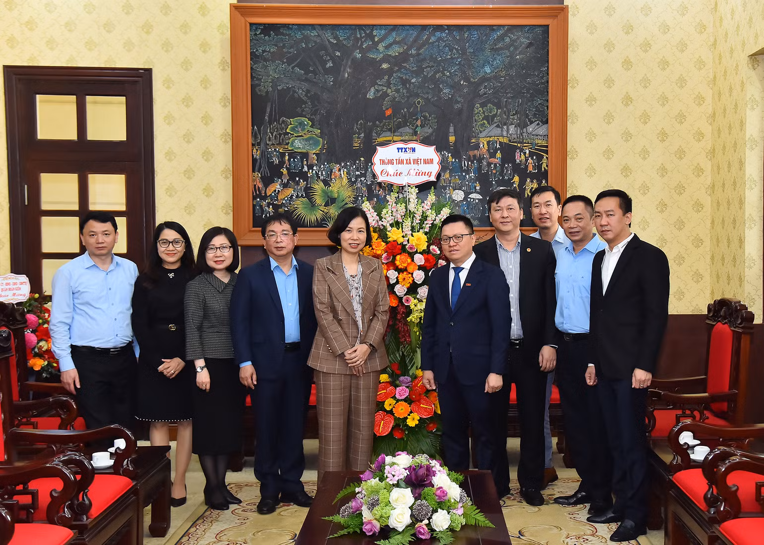 Tổng Biên tập Báo Nhân Dân Lê Quốc Minh và Tổng Giám đốc Thông tấn xã Việt Nam Vũ Việt Trang với các đại biểu tại buổi tiếp. Tổng Biên tập Báo Nhân Dân Lê Quốc Minh và Tổng Giám đốc Thông tấn xã Việt Nam Vũ Việt Trang với các đại biểu tại buổi tiếp.