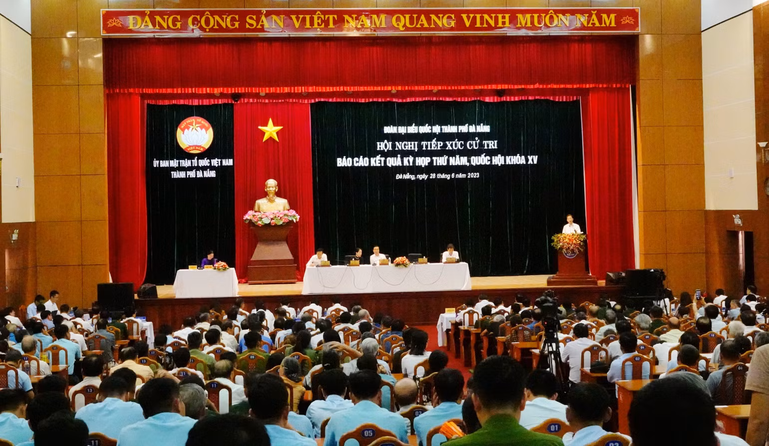 Hội nghị tiếp xúc cử tri ở Đà Nẵng luôn thu hút đông đảo cử tri, người dân tham dự, theo dõi.