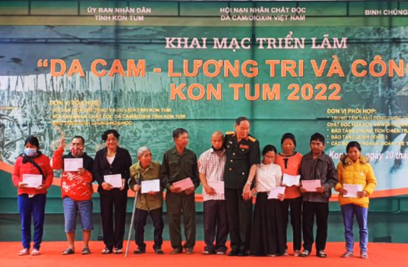 Triển lãm “Da cam - Lương tri và Công lý” ảnh 2 Triển lãm “Da cam - Lương tri và Công lý” ảnh 2