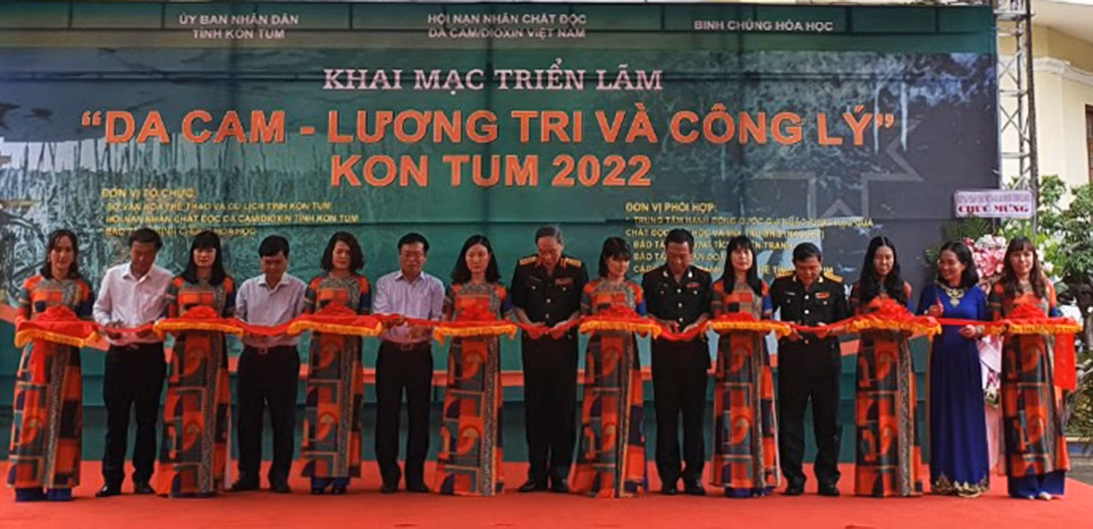 Triển lãm “Da cam - Lương tri và Công lý” ảnh 1 Triển lãm “Da cam - Lương tri và Công lý” ảnh 1