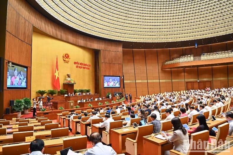 Quang cảnh phiên thảo luận của Quốc hội về kết quả thực hiện kế hoạch phát triển kinh tế-xã hội và ngân sách nhà nước sáng 31/5. (Ảnh: DUY LINH)