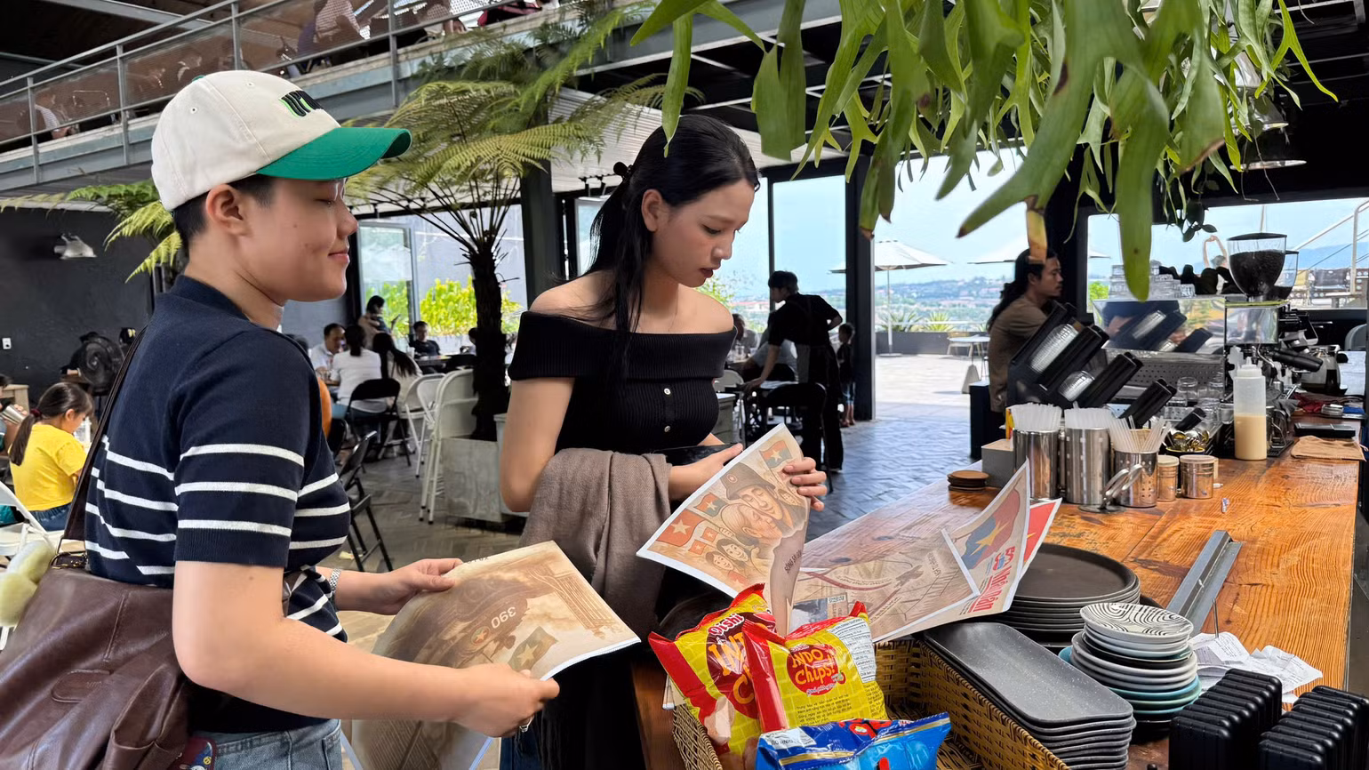 Lan tỏa hình ảnh, nội dung phụ san từ không gian quán cà-phê.... Lan tỏa hình ảnh, nội dung phụ san từ không gian quán cà-phê....