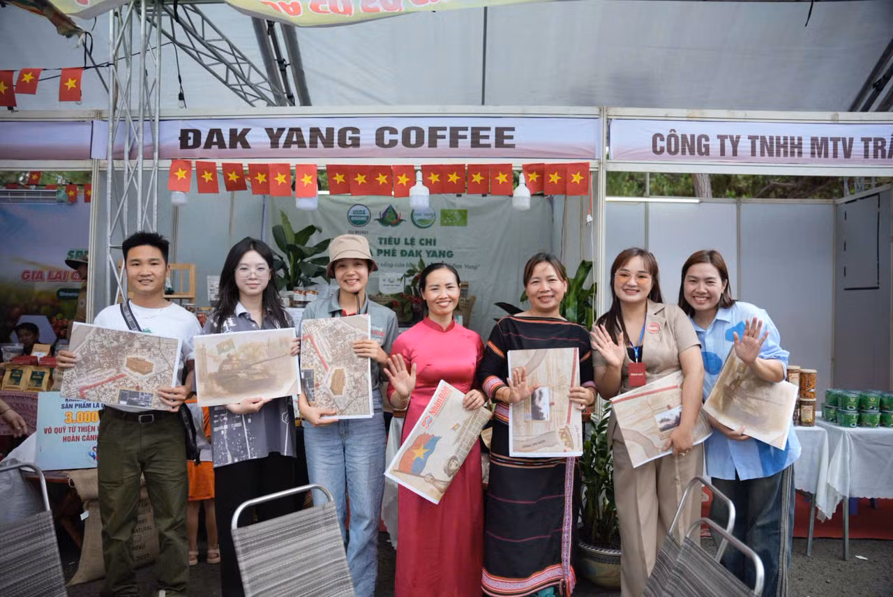 Đến không gian Lễ hội. Đến không gian Lễ hội.