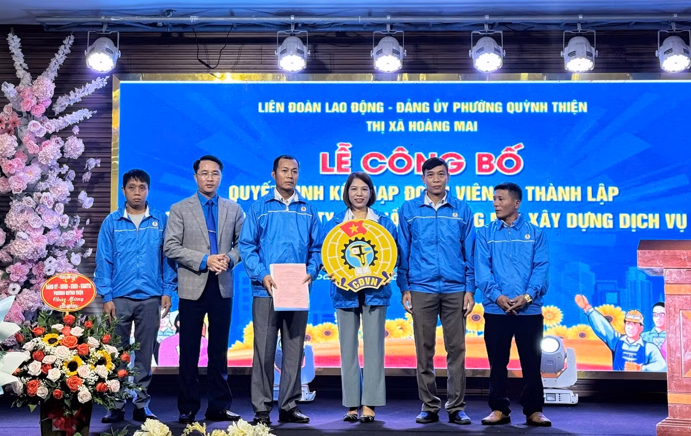 Lễ công bố kết nạp đoàn viên và thành lập công đoàn Công ty cổ phần Thương mại xây dựng dịch vụ môi trường Hoàng Mai. Lễ công bố kết nạp đoàn viên và thành lập công đoàn Công ty cổ phần Thương mại xây dựng dịch vụ môi trường Hoàng Mai.