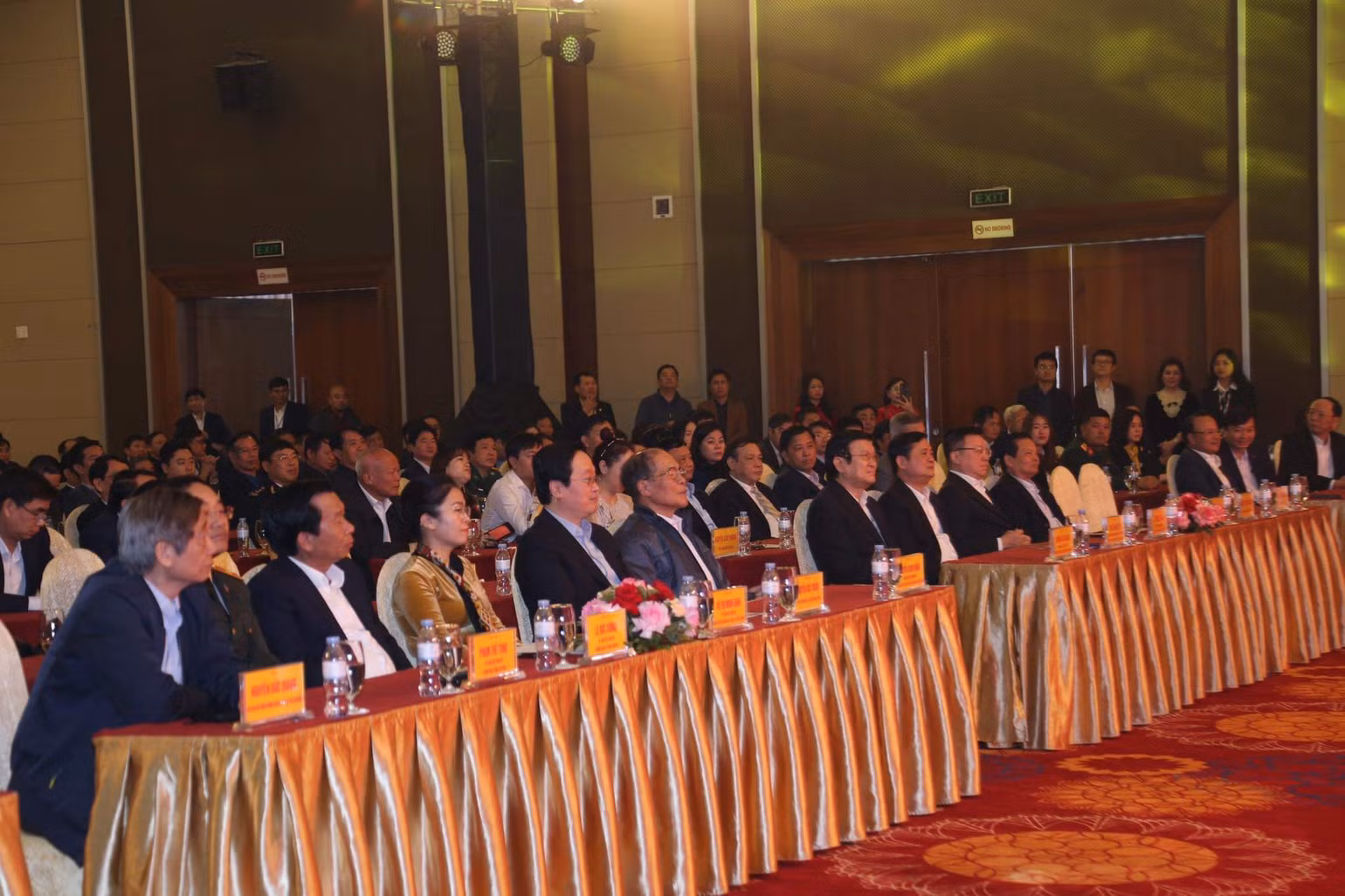 Các đại biểu tham dự chương trình.
