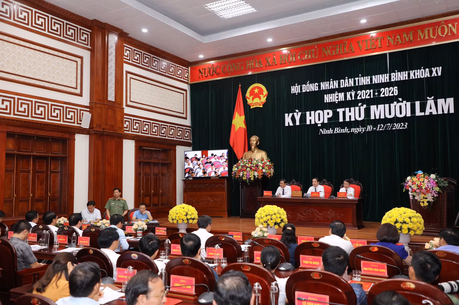 Đồng chí Đặng Trọng Cường, Giám đốc Công an tỉnh trả lời các câu hỏi của đại biểu liên quan đến vấn đề an toàn phòng cháy, chữa cháy trên địa bàn tỉnh. (Ảnh: Nguyễn Nam) Đồng chí Đặng Trọng Cường, Giám đốc Công an tỉnh trả lời các câu hỏi của đại biểu liên quan đến vấn đề an toàn phòng cháy, chữa cháy trên địa bàn tỉnh. (Ảnh: Nguyễn Nam)