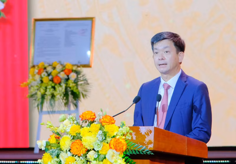 Đồng chí Lê Quang Tùng biểu dương những thành tựu to lớn của Đảng bộ, chính quyền và nhân dân thành phố đạt được.