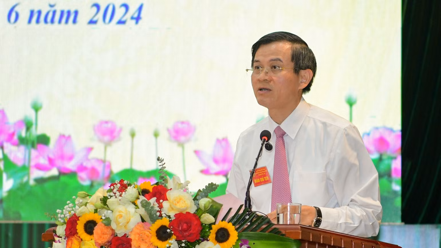 Đồng chí Đoàn Minh Huấn, Bí thư Tỉnh ủy, Bí thư Đảng ủy Quân sự tỉnh Ninh Bình phát biểu khai mạc Đại hội. Đồng chí Đoàn Minh Huấn, Bí thư Tỉnh ủy, Bí thư Đảng ủy Quân sự tỉnh Ninh Bình phát biểu khai mạc Đại hội.