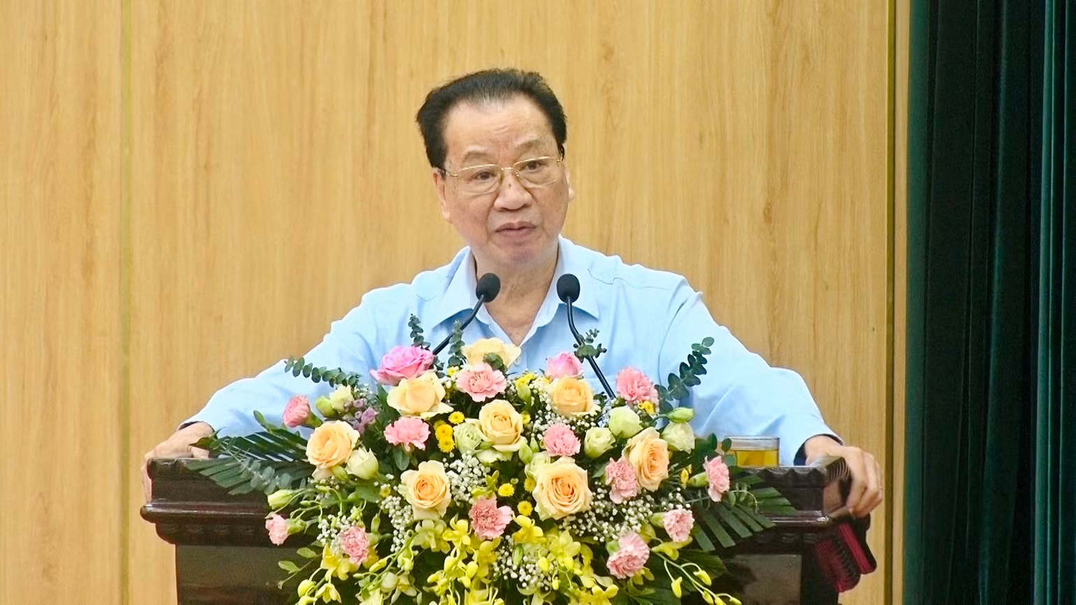 Giáo sư, Tiến sĩ Phùng Hữu Phú trực tiếp truyền đạt các nội dung, giá trị cốt lõi trong 2 tác phẩm của Tổng Bí thư Nguyễn Phú Trọng.