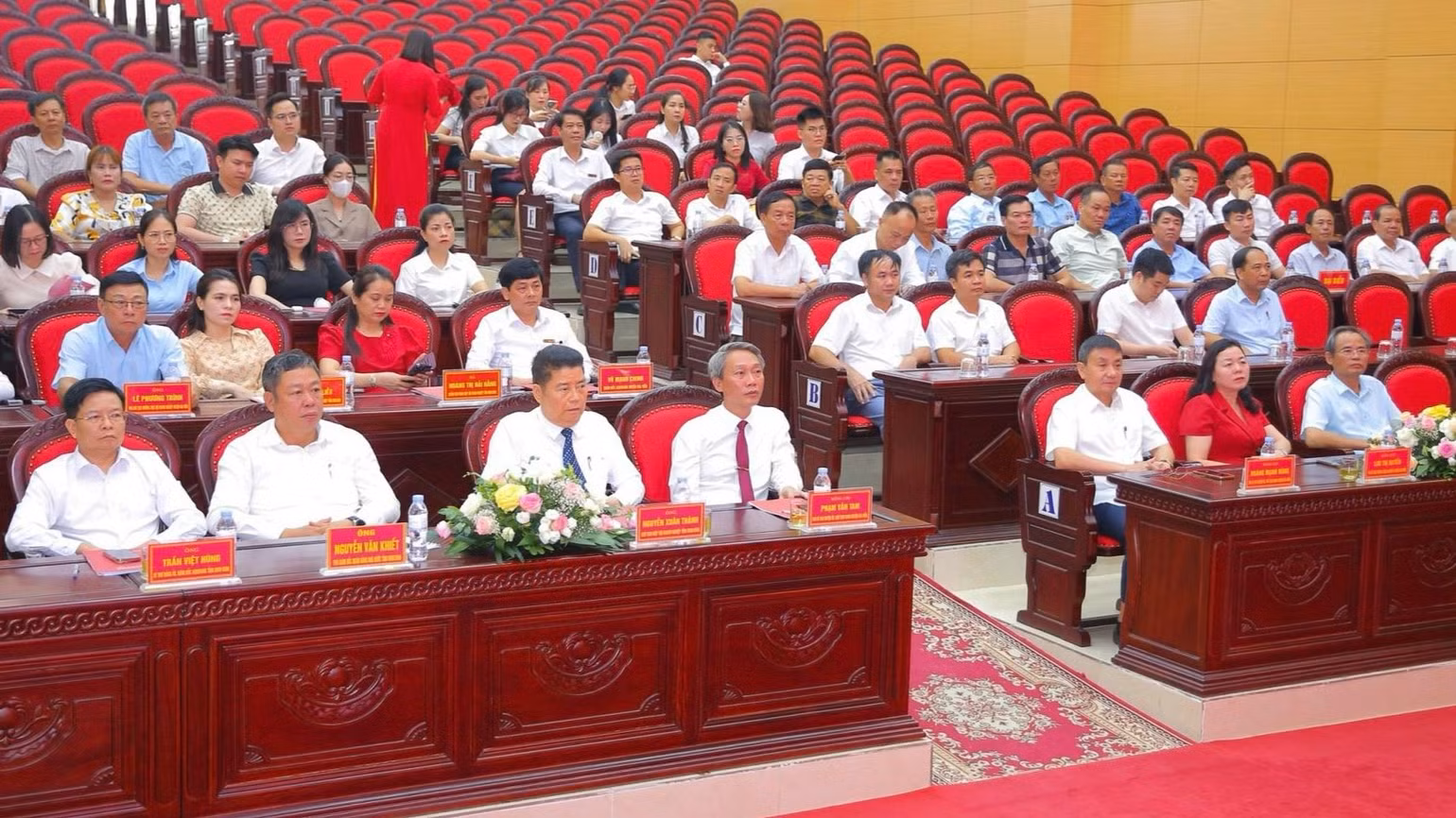 Hội nghị là dịp để ngân hàng, cấp ủy chính quyền địa phương, Hội Doanh nghiệp tỉnh Ninh Bình, Hội Doanh nghiệp huyện Gia Viễn và các thành viên cùng nhau tháo gỡ những khó khăn, vướng mắc, thúc đẩy, hợp tác tăng trưởng tín dụng khách hàng doanh nghiệp trên địa bàn huyện Gia Viễn nói riêng và tỉnh Ninh Bình nói chung. (Ảnh: ANH TUẤN)