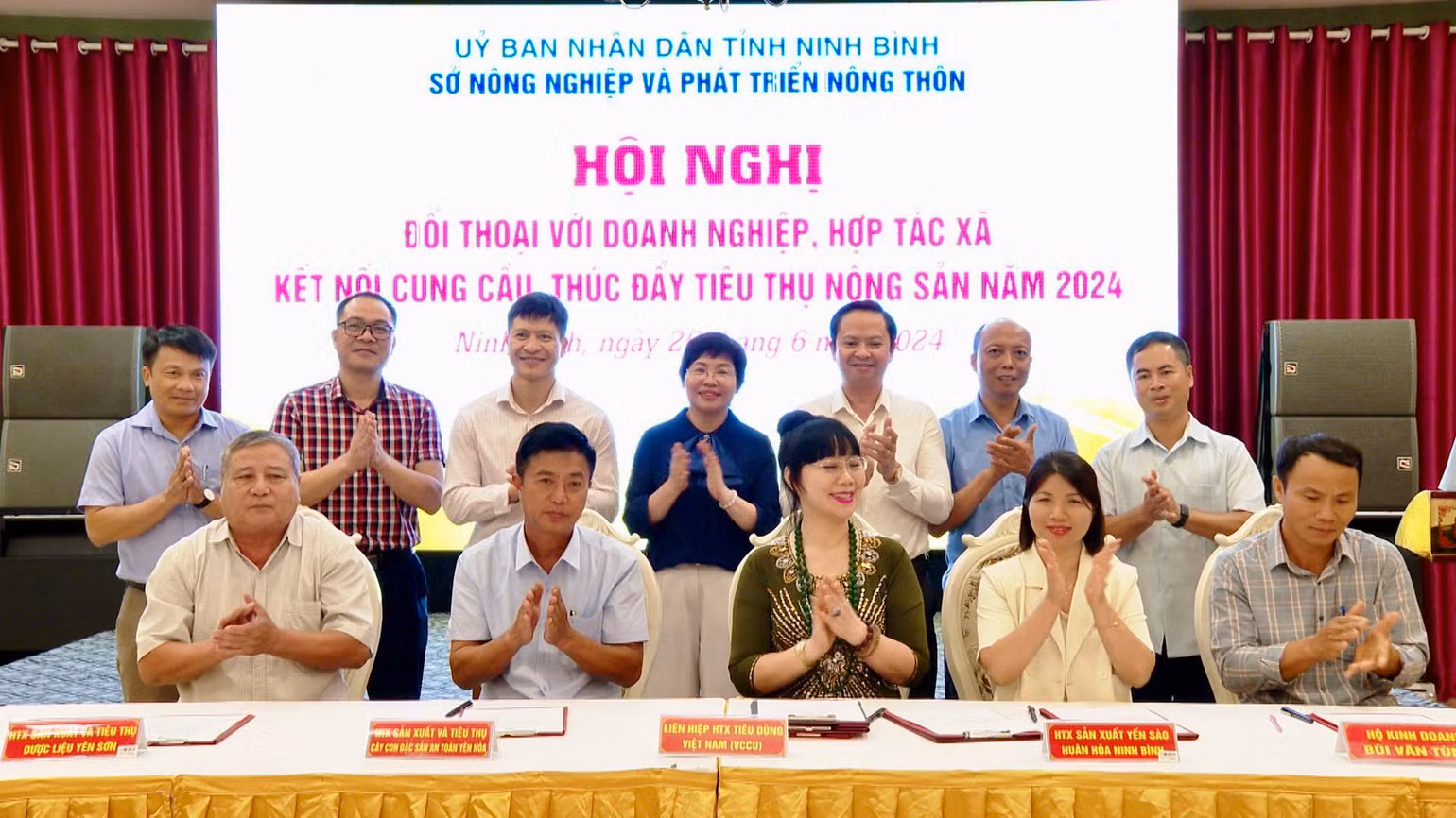 Dịp này, các đơn vị đã ký kết biên bản ghi nhớ về hợp tác, hỗ trợ, kết nối, liên kết sản xuất, tiêu thụ nông sản.