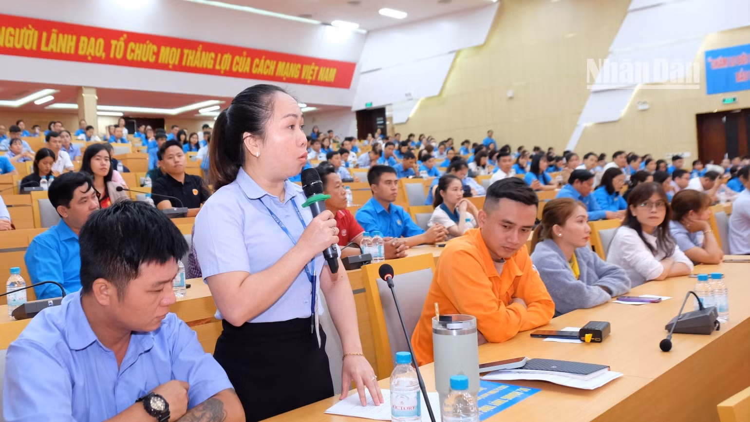 Đoàn viên công đoàn phát biểu ý kiến, kiến nghị với Bí thư tỉnh ủy Bình Phước Nguyễn Mạnh Cường. Đoàn viên công đoàn phát biểu ý kiến, kiến nghị với Bí thư tỉnh ủy Bình Phước Nguyễn Mạnh Cường.