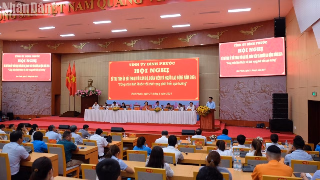 Quang cảnh buổi đối thoại. Quang cảnh buổi đối thoại.