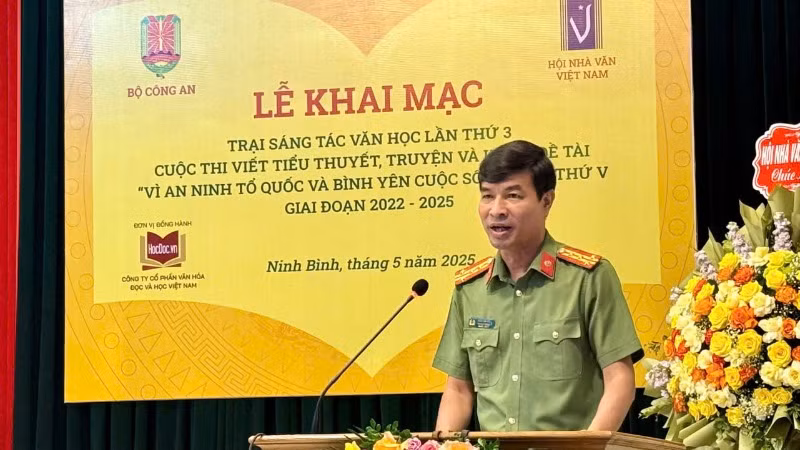 Đại tá Trần Cao Kiều, Phó Cục trưởng Cục Truyền thông Công an nhân dân, Giám đốc-Tổng Biên tập Nhà xuất bản Công an nhân dân phát biểu khai mạc.