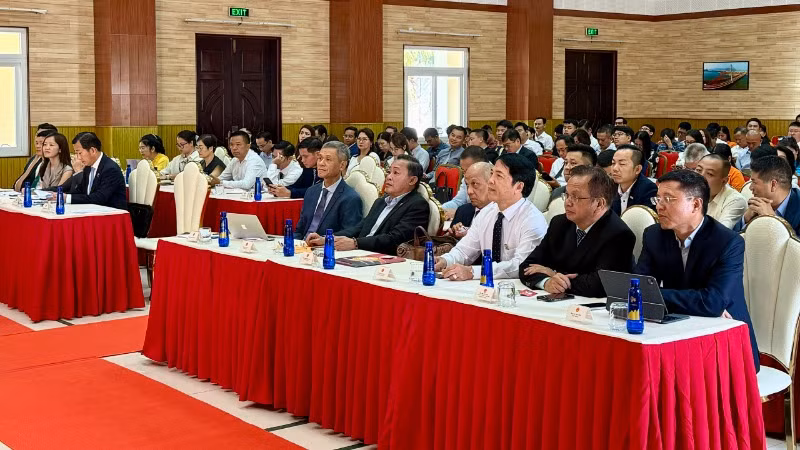 Các đại biểu tham dự hội nghị.