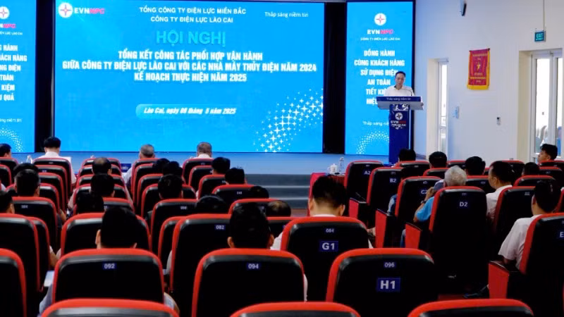 Toàn cảnh hội nghị ngày 9/5. Toàn cảnh hội nghị ngày 9/5.