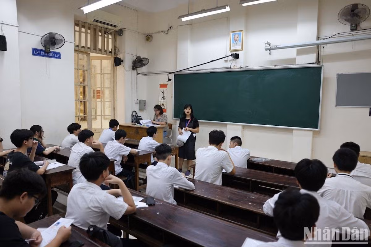 Thí sinh trong phòng thi tại buổi nghe Quy chế, làm thủ tục dự thi. (Ảnh: ĐẠI THẮNG) Thí sinh trong phòng thi tại buổi nghe Quy chế, làm thủ tục dự thi. (Ảnh: ĐẠI THẮNG)