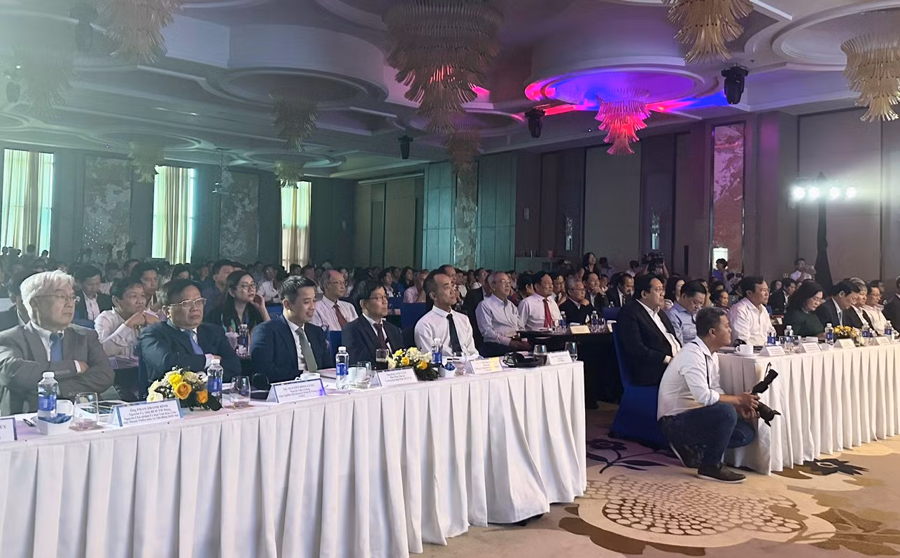 Các đại biểu tham dự buổi lễ công bố Báo cáo Kinh tế Thường niên đồng bằng sông Cửu Long 2023.