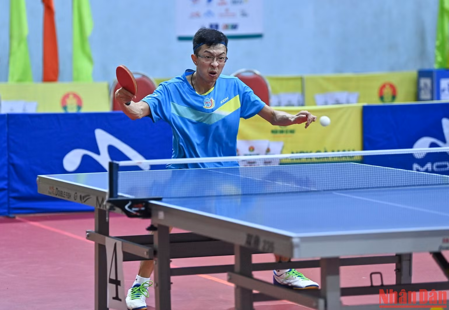 Vũ Quang Hiền vượt qua Đoàn Bá Tuấn Anh để lọt vào trận chung kết đơn nam.