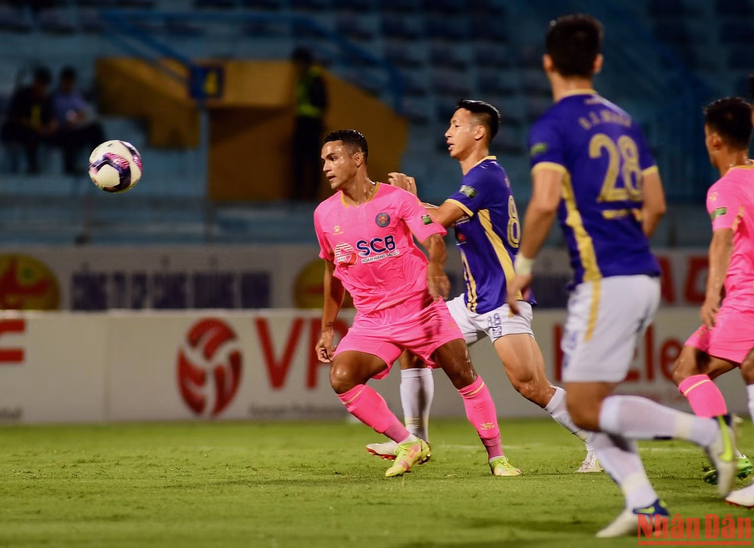 Sài Gòn FC nỗ lực đáp trả tìm bàn gỡ hòa. Sài Gòn FC nỗ lực đáp trả tìm bàn gỡ hòa.