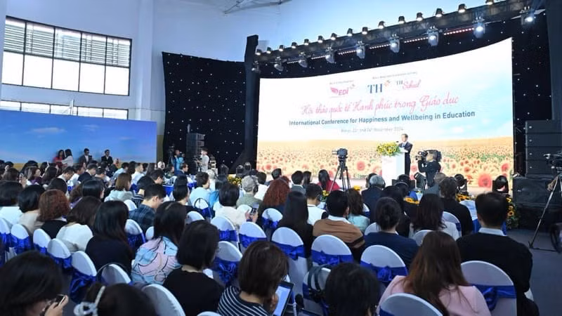 Quang cảnh hội thảo. Quang cảnh hội thảo.