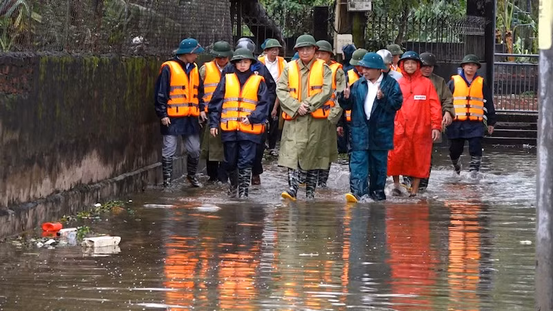 Lãnh đạo huyện Thanh Oai kiểm tra công tác phòng, chống úng ngập trên địa bàn.