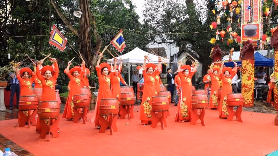 Biểu diễn trống hội trong Lễ hội Bình Đà năm 2023. (Ảnh: Ánh Ngọc) Biểu diễn trống hội trong Lễ hội Bình Đà năm 2023. (Ảnh: Ánh Ngọc)