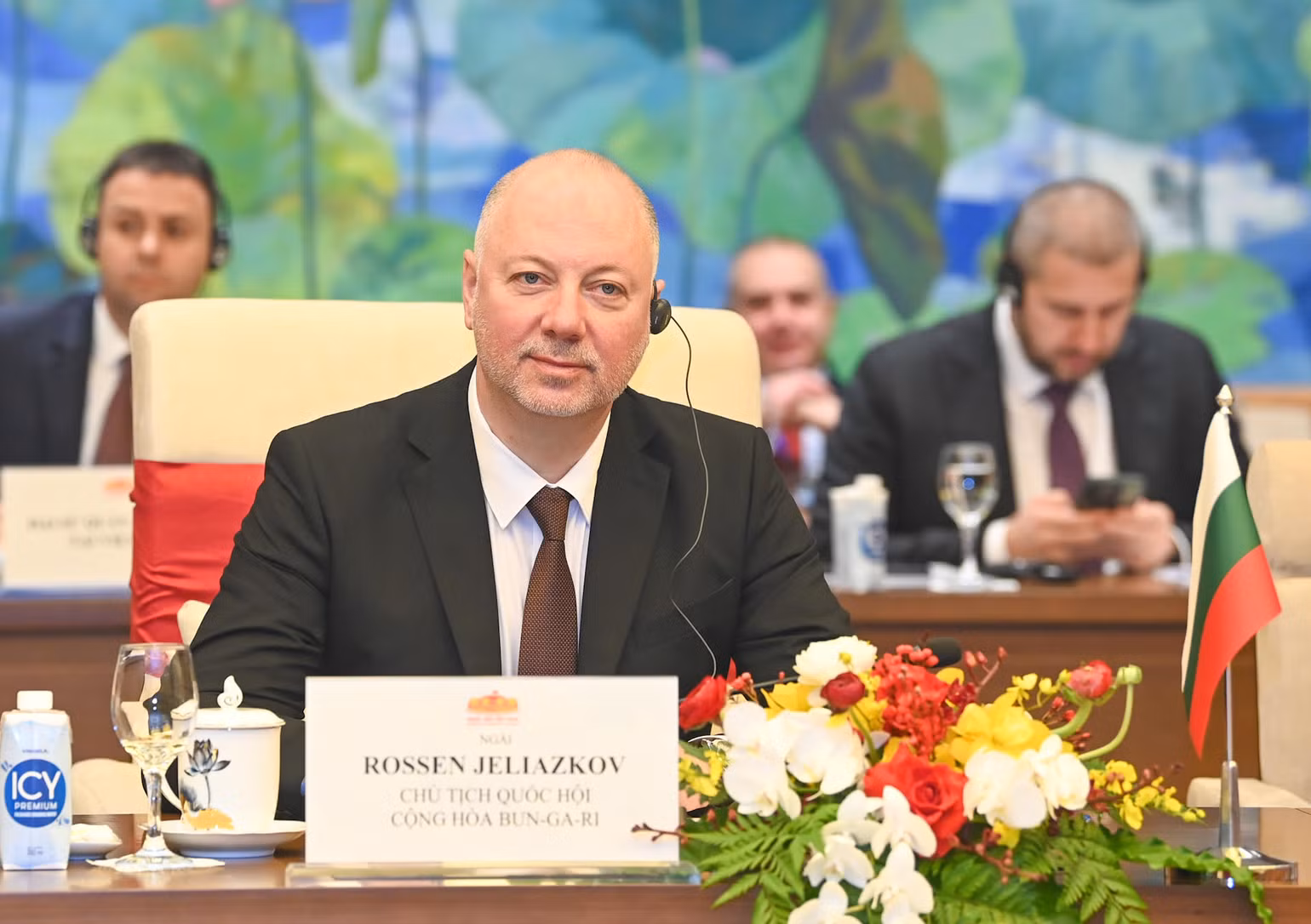 Chủ tịch Quốc hội nước Cộng hòa Bulgaria Rossen Dimitrov Jeliazkov phát biểu tại buổi hội đàm. Chủ tịch Quốc hội nước Cộng hòa Bulgaria Rossen Dimitrov Jeliazkov phát biểu tại buổi hội đàm.
