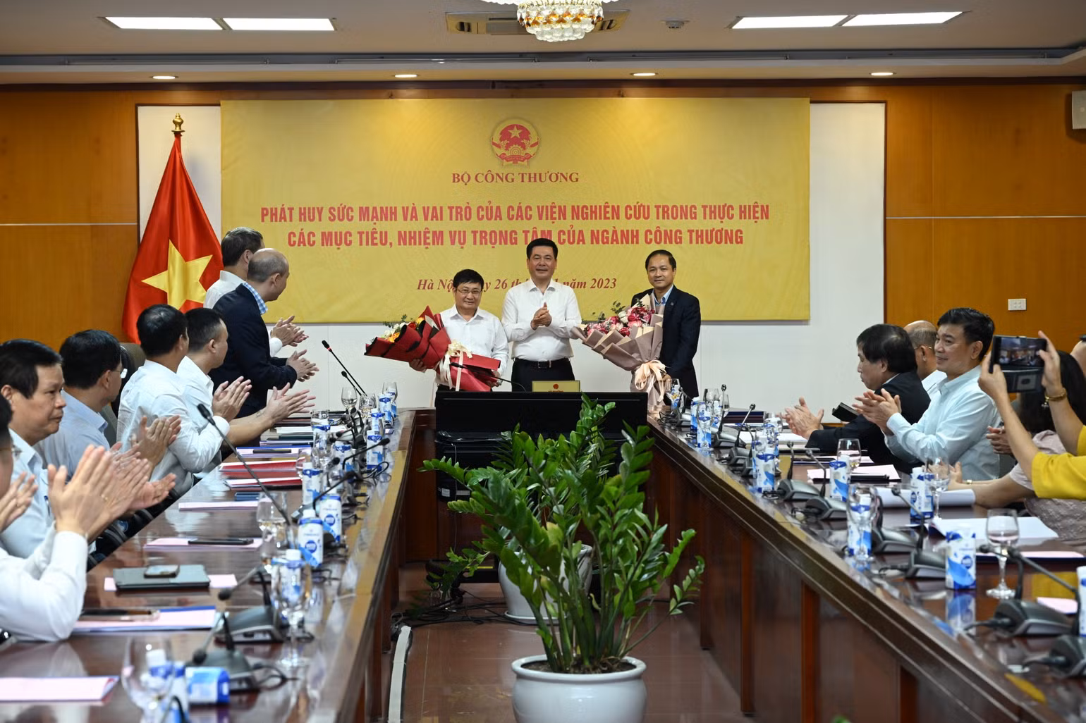 Lễ bàn giao chức Chủ nhiệm Câu lạc bộ các Viện Nghiên cứu ngành công thương.