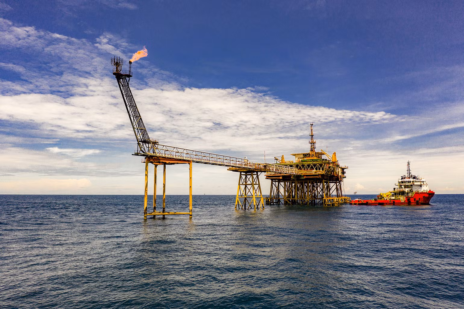 Petrovietnam tăng trưởng từ trong gian khó. Petrovietnam tăng trưởng từ trong gian khó.