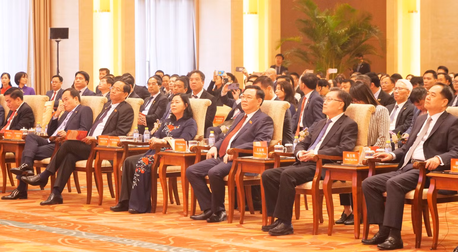 Chủ tịch Quốc hội Vương Đình Huệ dự Gặp gỡ Hữu nghị nhân dân Việt Nam-Trung Quốc.