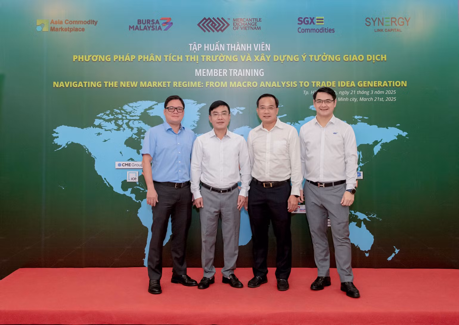 Ông Trần Như Hùng – Trưởng ban Kinh doanh Tập đoàn Công nghiệp Cao su Việt Nam (VRG) (thứ hai từ phải sang)