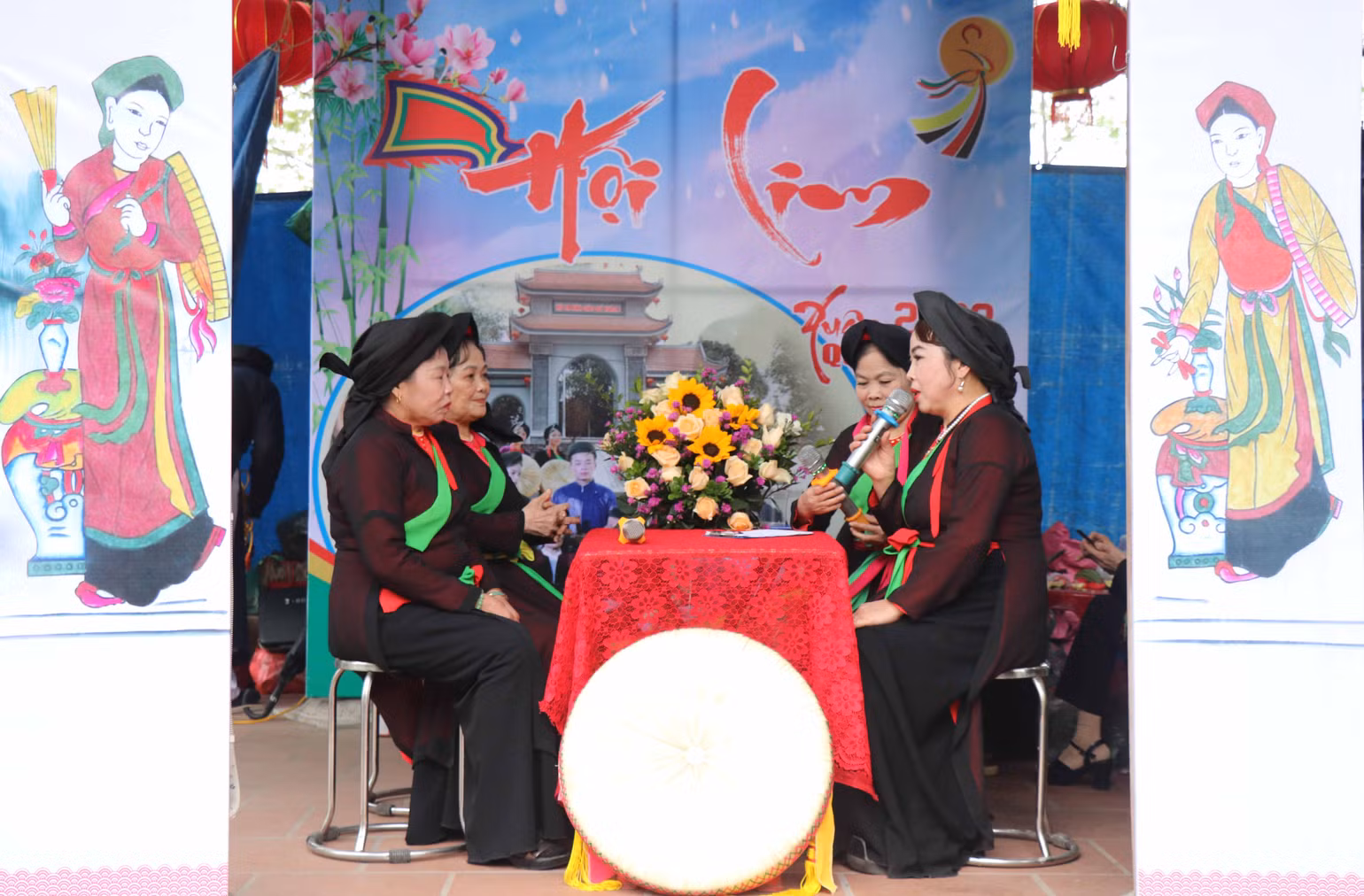 Hát quan họ tại hội Lim. Hát quan họ tại hội Lim.