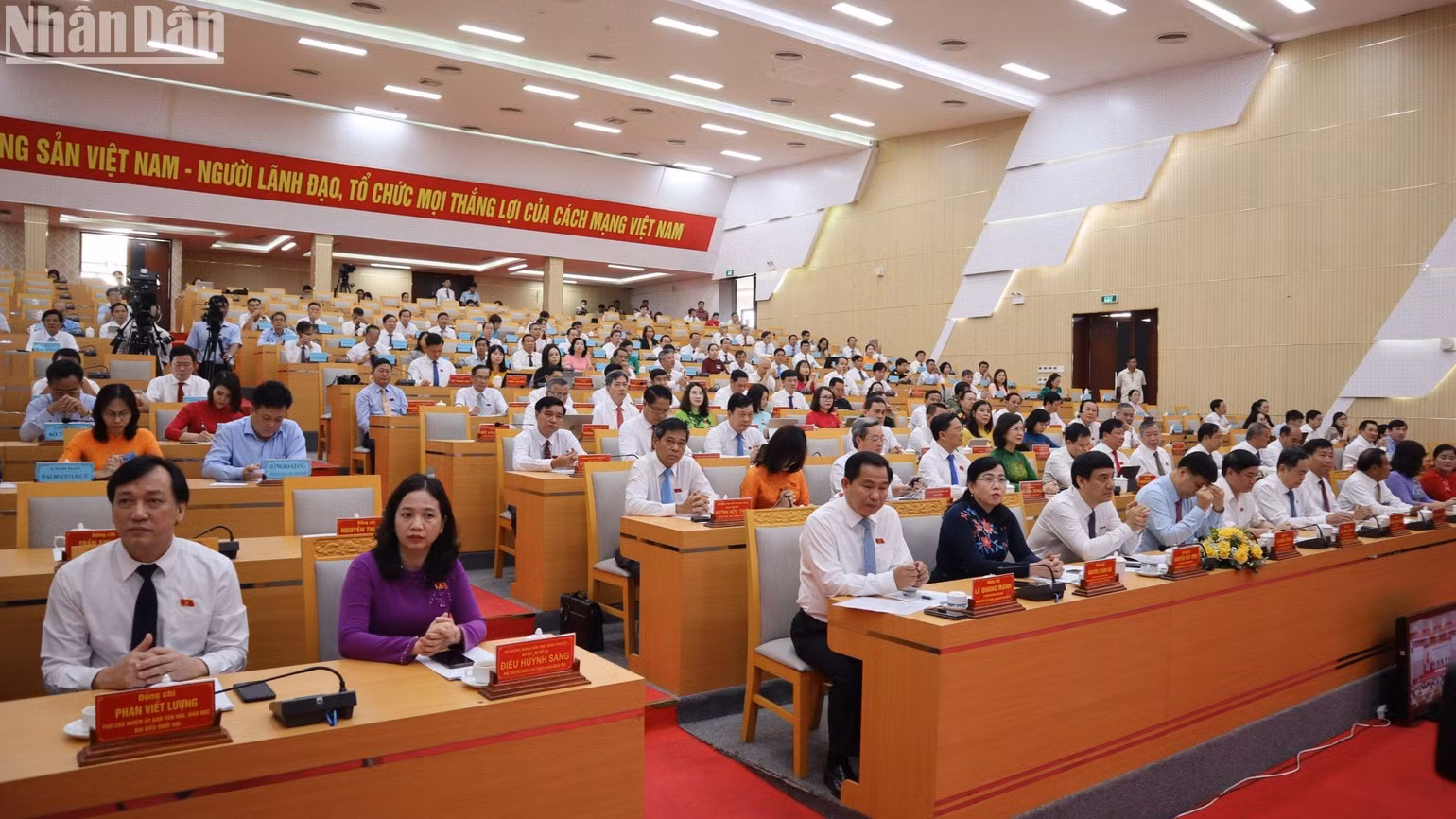 Các đại biểu dự họp.