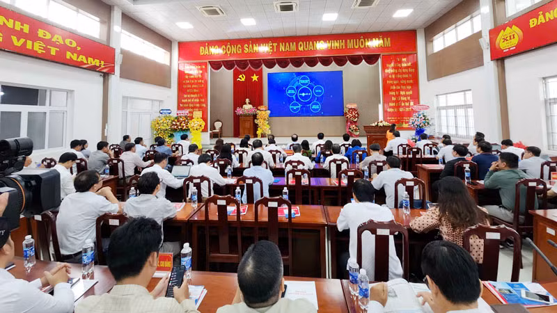 Quang cảnh lễ mít-tinh. Quang cảnh lễ mít-tinh.