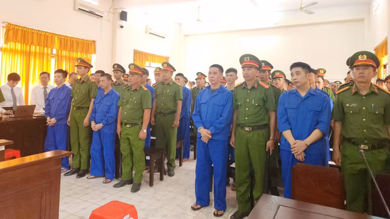 Các bị cáo tại phiên xét xử phúc thẩm. Các bị cáo tại phiên xét xử phúc thẩm.