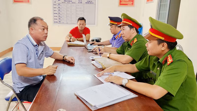 Cơ quan điều tra và Viện kiểm sát làm việc với Nguyễn Văn Nguyên.