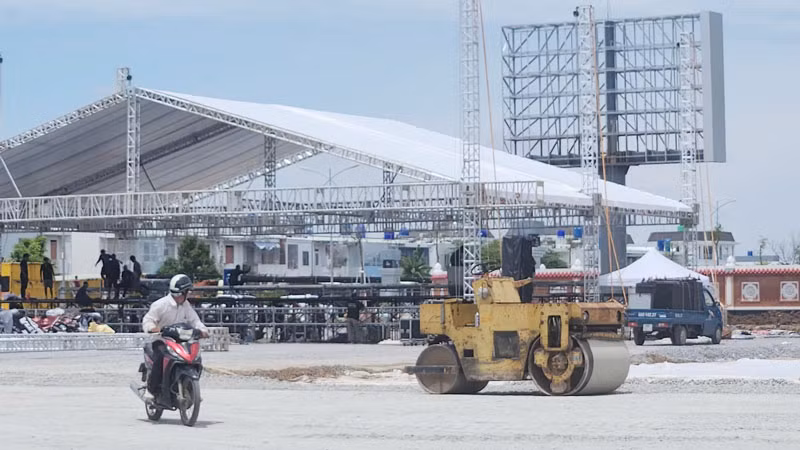 Năm nay, lễ khai mạc sẽ diễn ra tại khu vực tưởng niệm người có công ở Khu đô thị Tây Bắc. Năm nay, lễ khai mạc sẽ diễn ra tại khu vực tưởng niệm người có công ở Khu đô thị Tây Bắc.