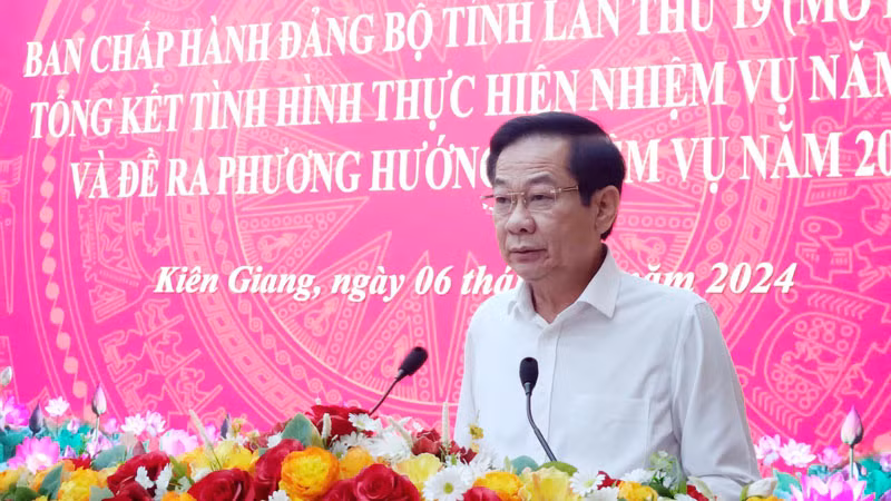 Bí thư Tỉnh ủy Kiên Giang Đỗ Thanh Bình phát biểu. Bí thư Tỉnh ủy Kiên Giang Đỗ Thanh Bình phát biểu.