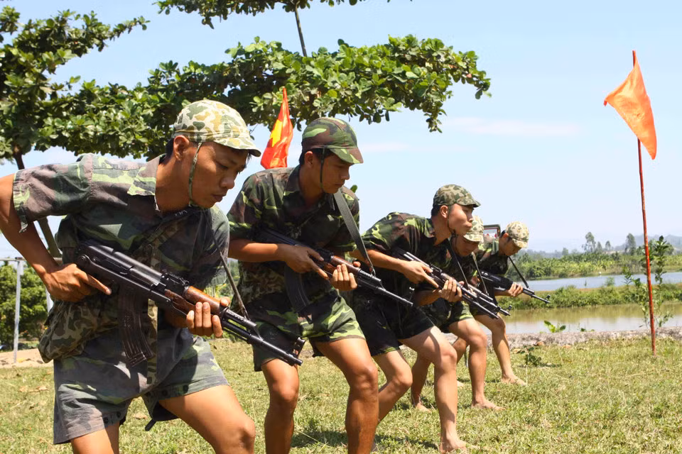 Đặc công hải quân thường xuyên huấn luyện thể lực, rèn luyện sức chịu đựng bền bỉ, dẻo dai trên sông, trên biển; kết hợp huấn luyện với rèn luyện kỷ luật, xây dựng chính quy, ý thức chấp hành mệnh lệnh, kỷ luật chiến trường. (Ảnh: Trọng Đức/ TTXVN)