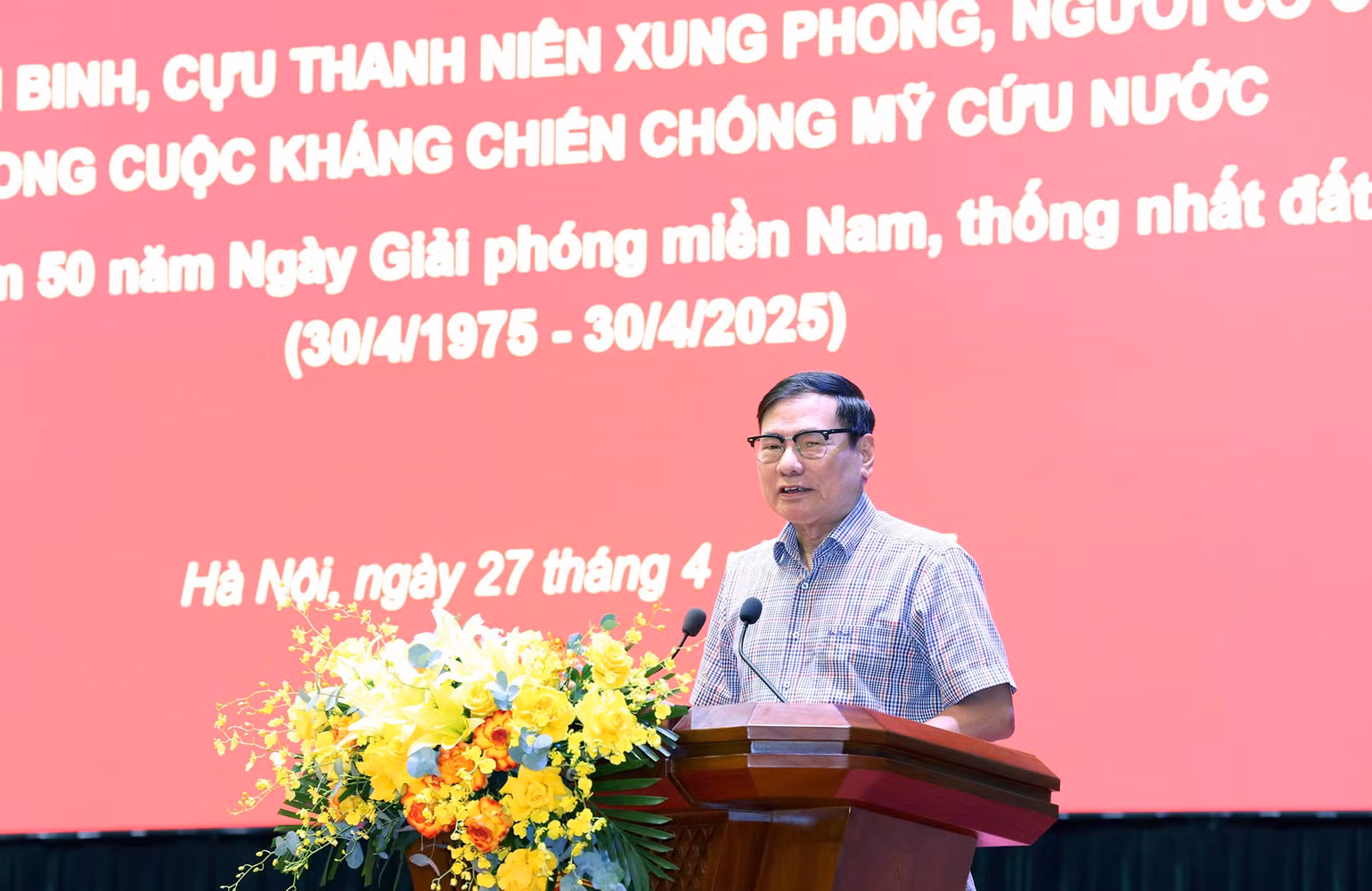 Phát biểu của đại diện cựu chiến binh, đồng chí Ngô Quang Minh, nguyên Viện trưởng Viện Kinh tế, cựu chiến binh tham gia chiến đấu ở chiến trường Tây Nguyên. Phát biểu của đại diện cựu chiến binh, đồng chí Ngô Quang Minh, nguyên Viện trưởng Viện Kinh tế, cựu chiến binh tham gia chiến đấu ở chiến trường Tây Nguyên.