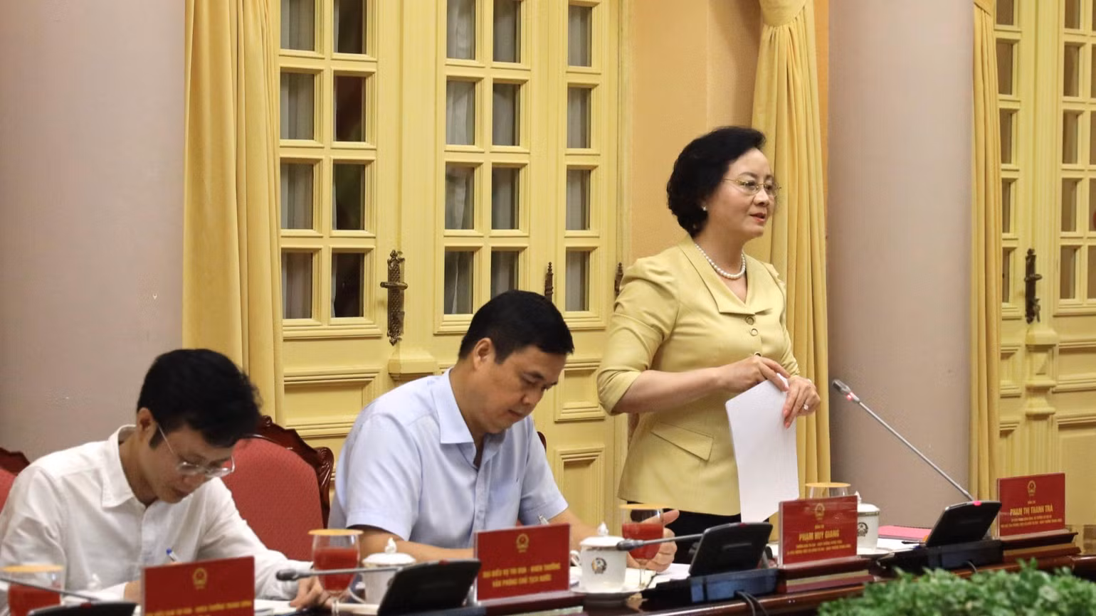 Bộ trưởng Nội vụ Phạm Thị Thanh Trà báo cáo tại buổi làm việc. (Ảnh: VÂN ANH)