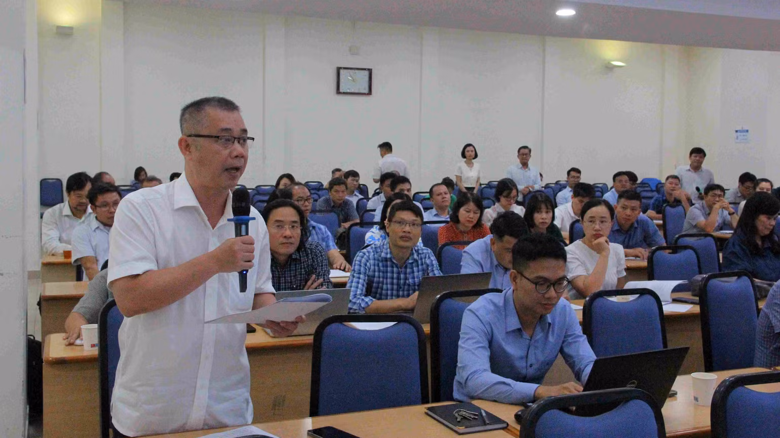 Ứng viên GS, PGS năm 2024 trao đổi tại hội nghị Ứng viên GS, PGS năm 2024 trao đổi tại hội nghị