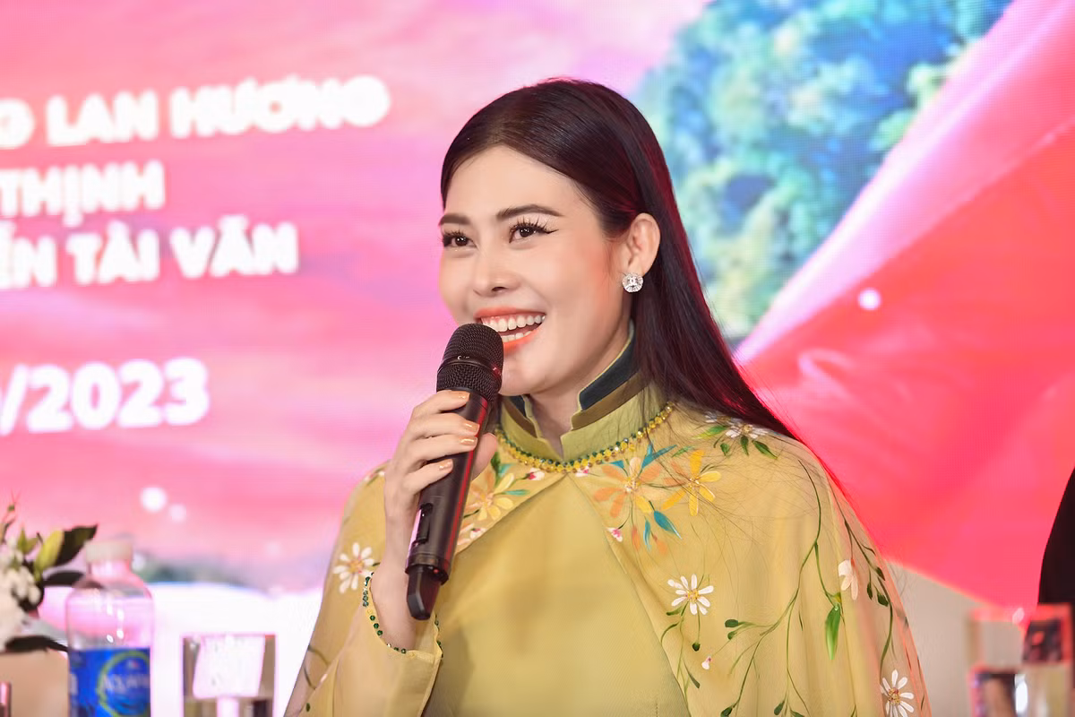 Ca sĩ Thi Phượng.
