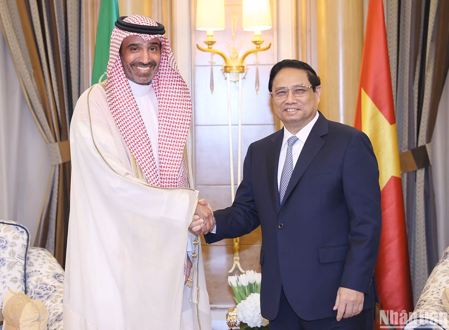 Thủ tướng Phạm Minh Chính tiếp Bộ trưởng Nguồn nhân lực và Phát triển xã hội Ahmed Al-Rajhi. (Ảnh: Dương Giang) Thủ tướng Phạm Minh Chính tiếp Bộ trưởng Nguồn nhân lực và Phát triển xã hội Ahmed Al-Rajhi. (Ảnh: Dương Giang)