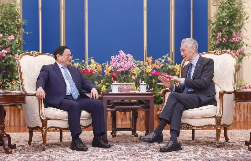 Thủ tướng Phạm Minh Chính và Thủ tướng Lý Hiển Long trao đổi nhiều vấn đề quan trọng. Thủ tướng Phạm Minh Chính và Thủ tướng Lý Hiển Long trao đổi nhiều vấn đề quan trọng.