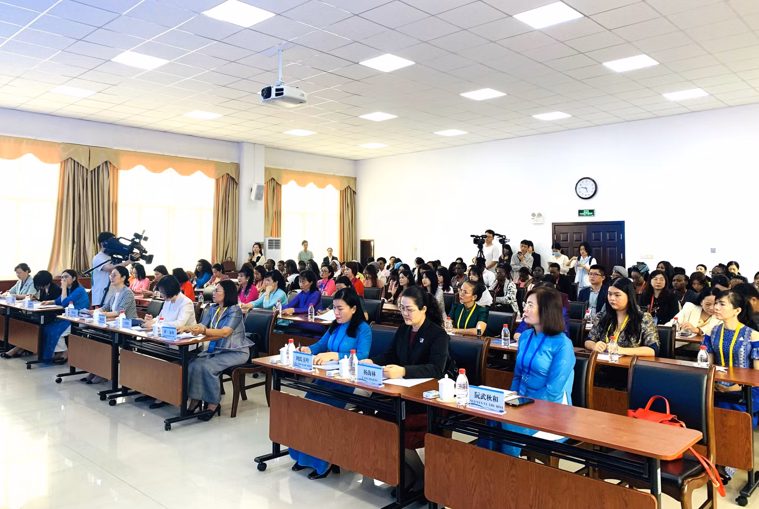 Các đại biểu tại lễ khởi động chương trình.