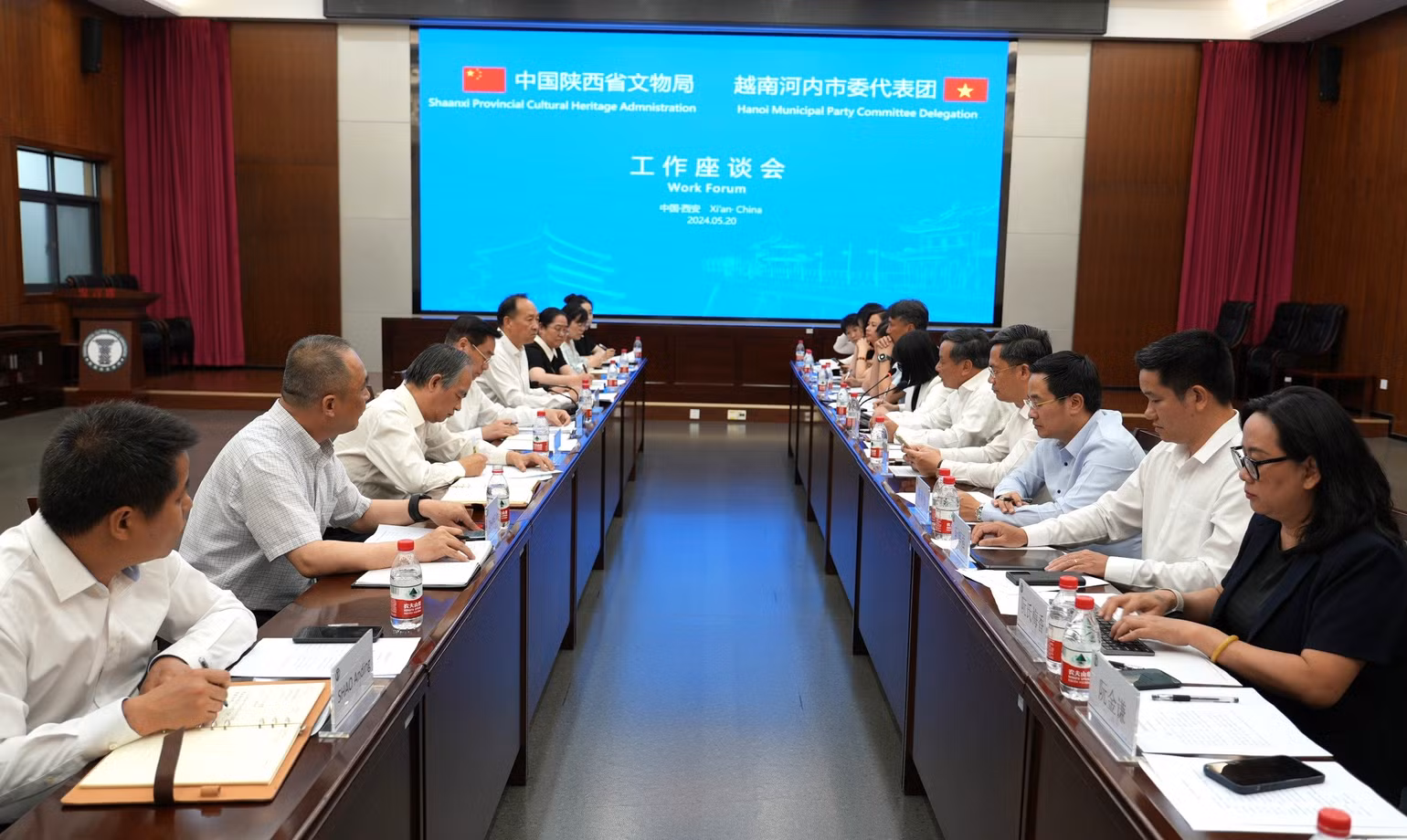 Đoàn đại biểu cấp cao Thành phố Hà Nội thăm và làm việc tại Cục Di sản văn hoá Thiểm Tây.