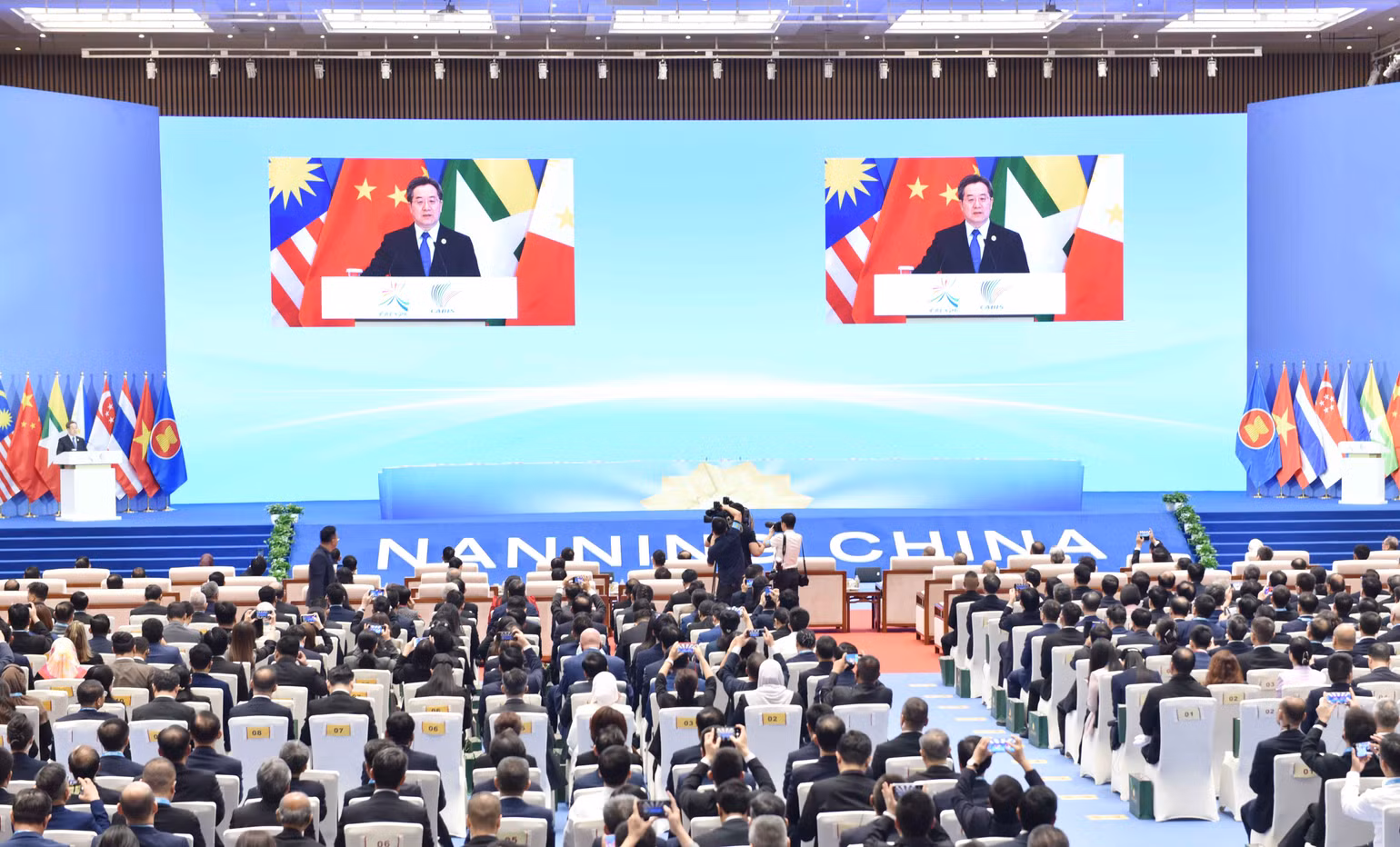 Toàn cảnh lễ khai mạc.